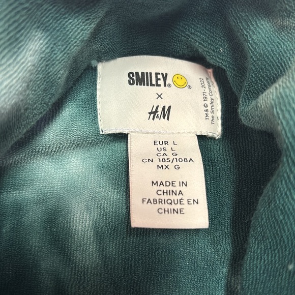 H&M x Smiley Green Tie Dye Smiley Face Button Up Shirt Towel Feel Size Large - Picture 2 of 7